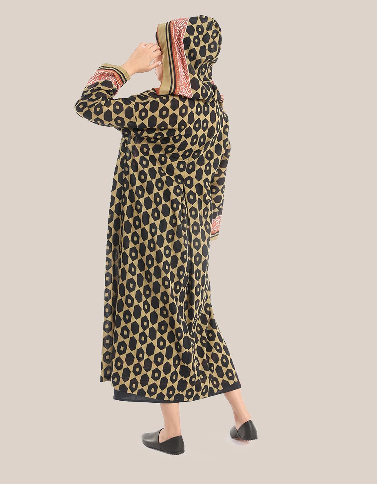 Hooded long coat with pockets