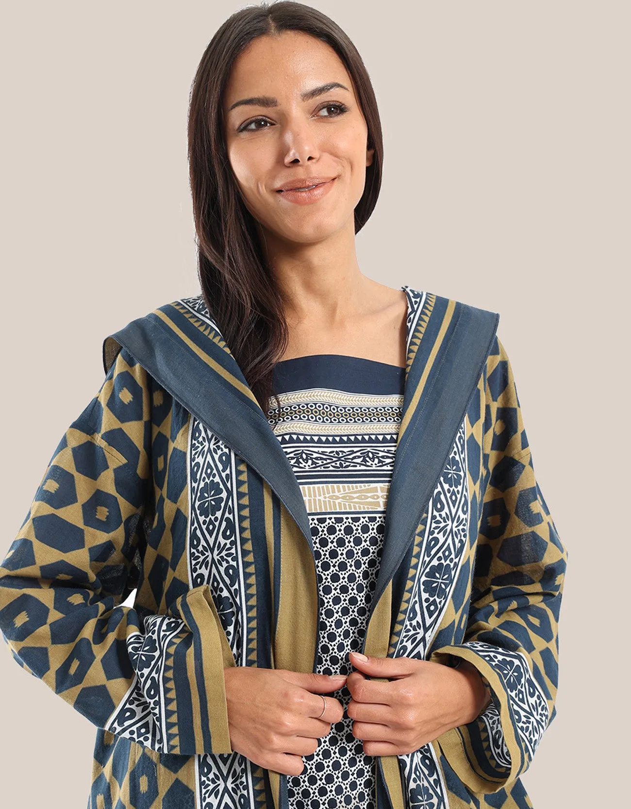 Hooded long coat with pockets