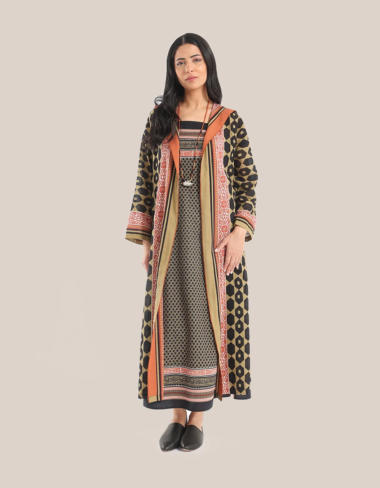 Hooded long coat with pockets