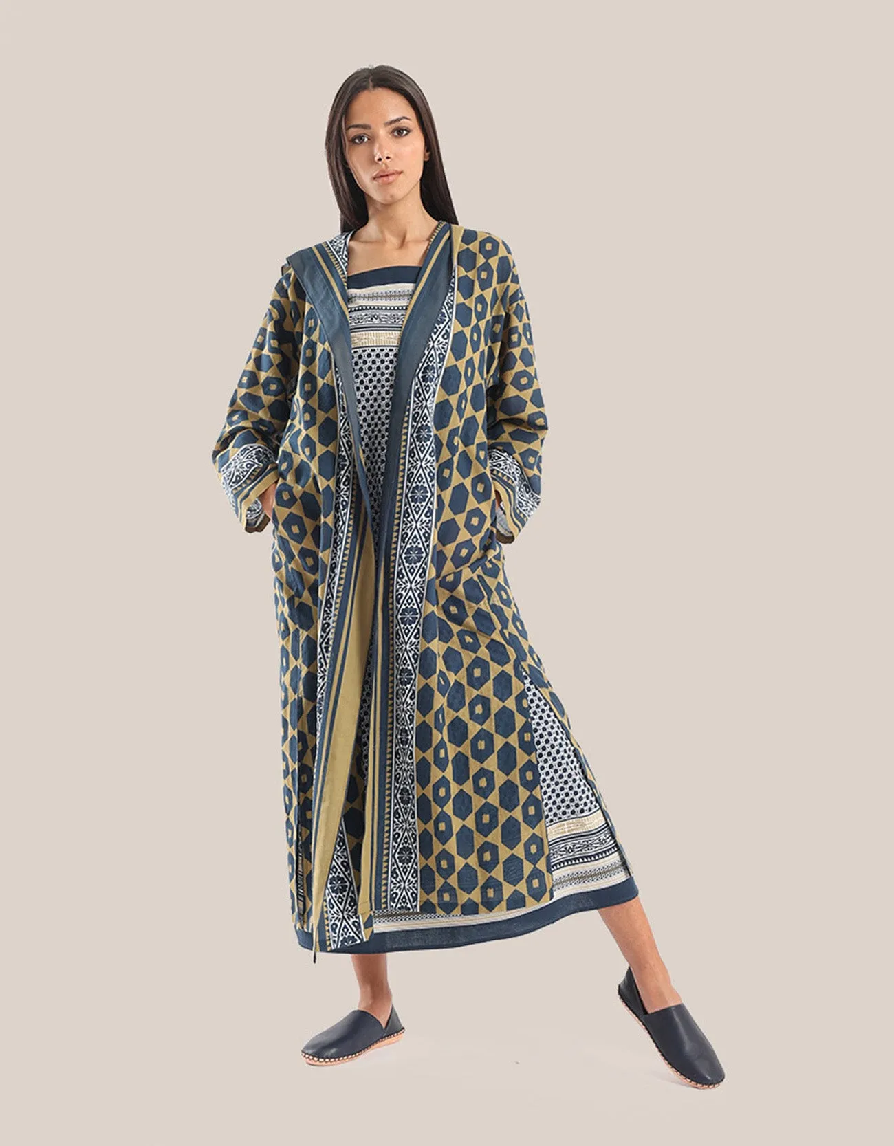 Hooded long coat with pockets