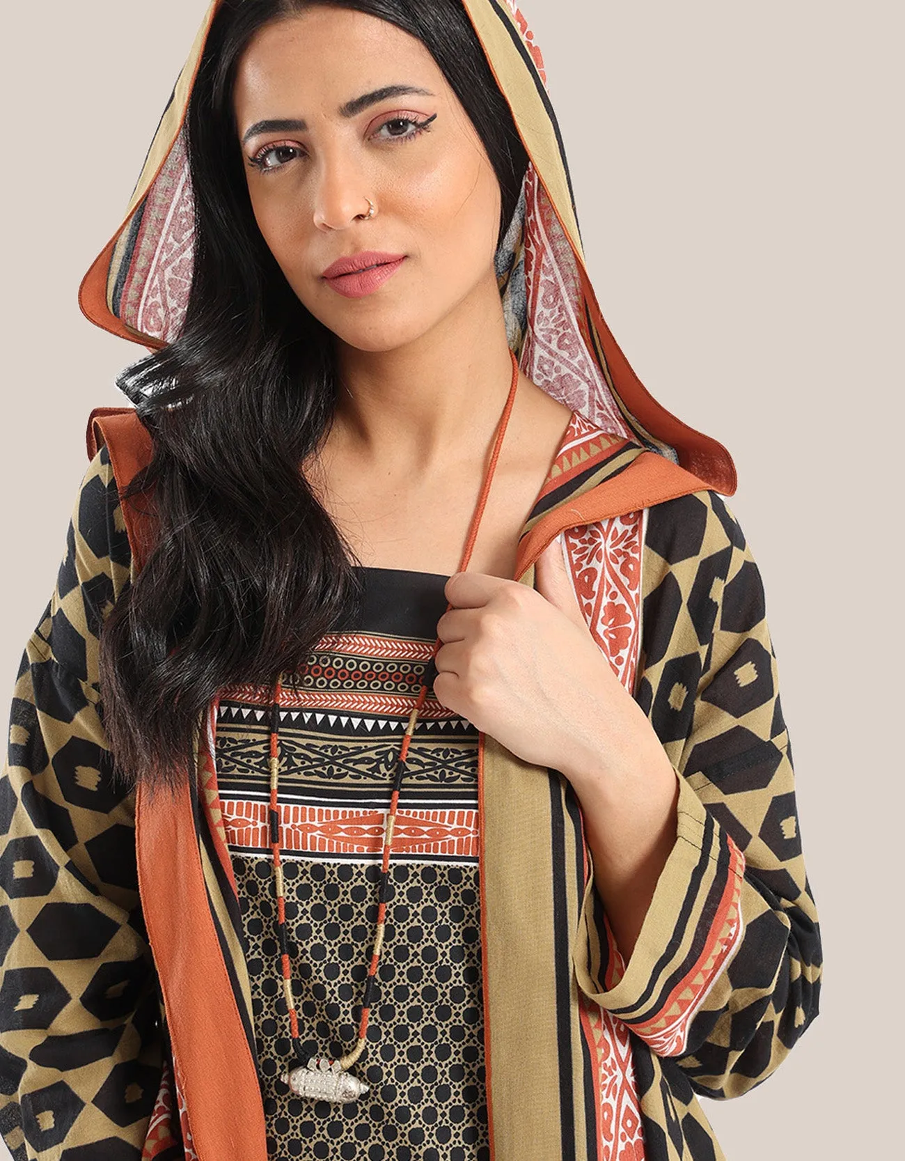 Hooded long coat with pockets