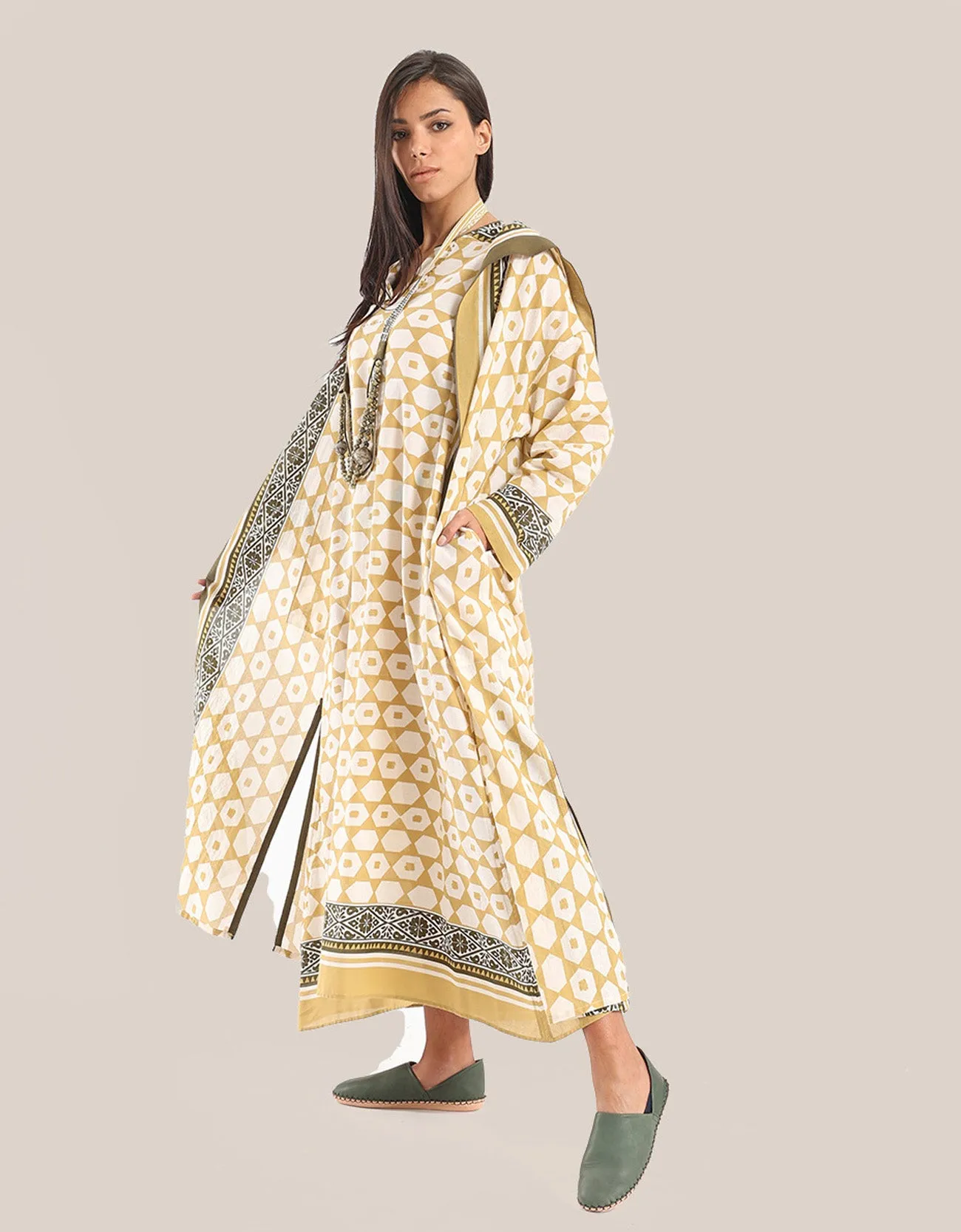 Hooded long coat with pockets