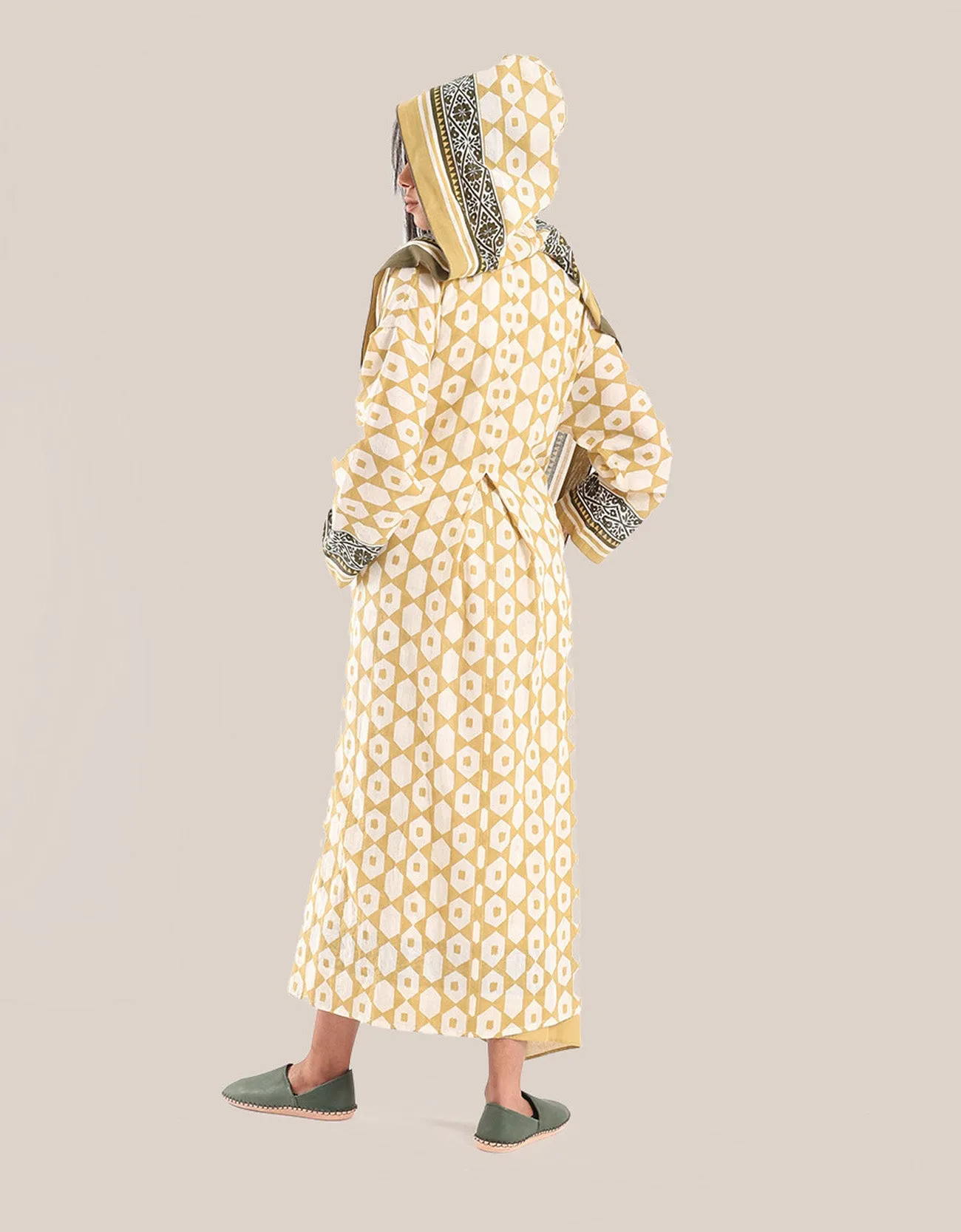 Hooded long coat with pockets