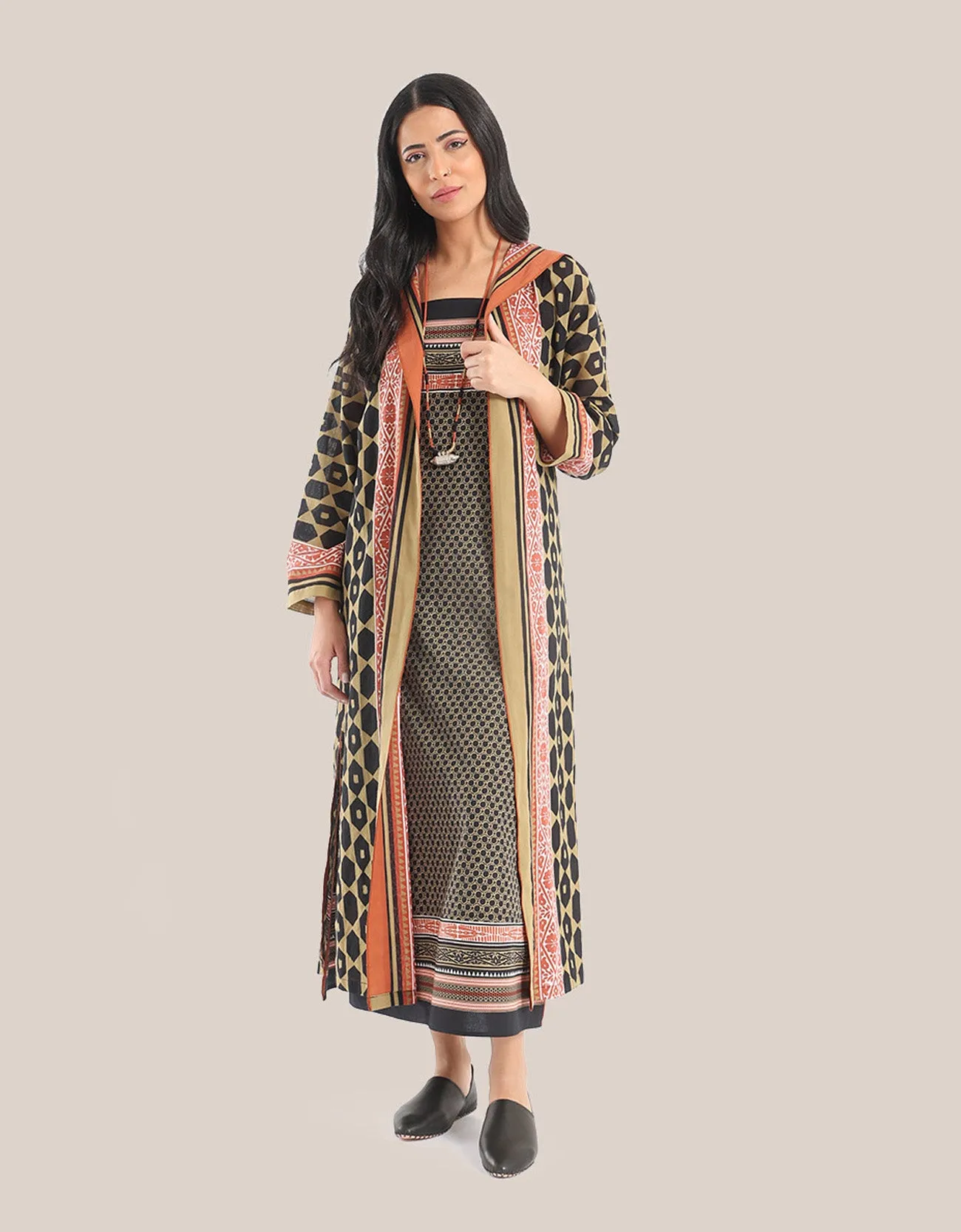 Hooded long coat with pockets