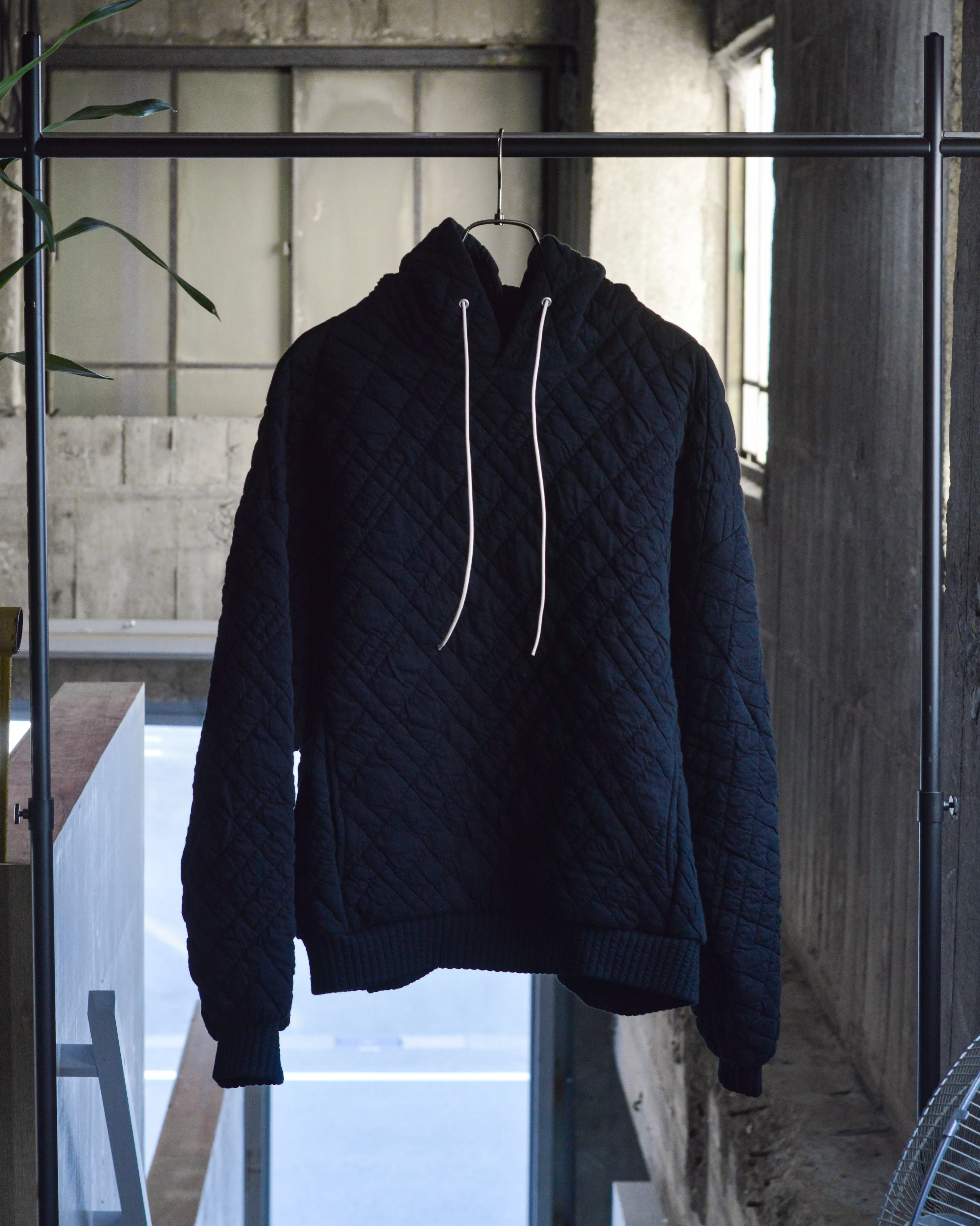 QUILTED JACQUARD PULLOVER HOODIE(BLACK)